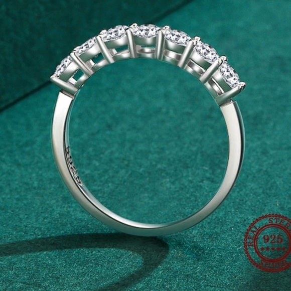 ❤ HOST PICK Dazzling Round Engagement Ring - Picture 3 of 6